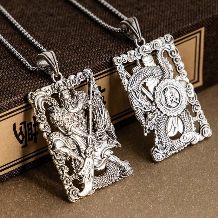 Collier pendentif de richesse avec nuages de bon augure et dragon Guan Gong en Buddha Stones