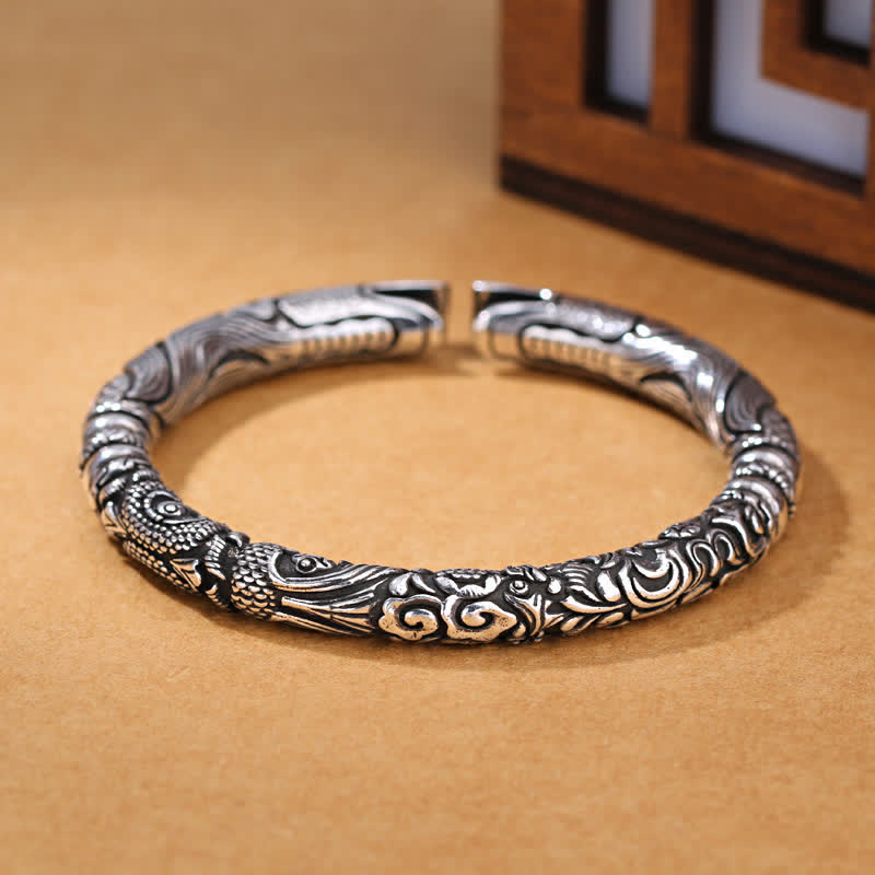 Bracelet porte-bonheur sculpté en forme de tête de dragon