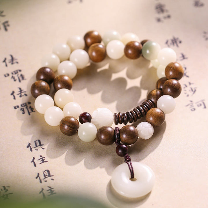 Bracelet double tour en harmonie avec boucle de paix en bois de santal vert et graines de Bodhi et Buddha Stones