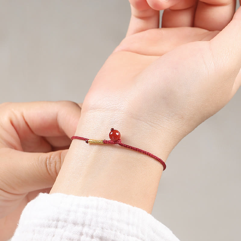 Bracelet en fil rouge avec bénédiction en agate rouge cinabre naturelle de Buddha Stones