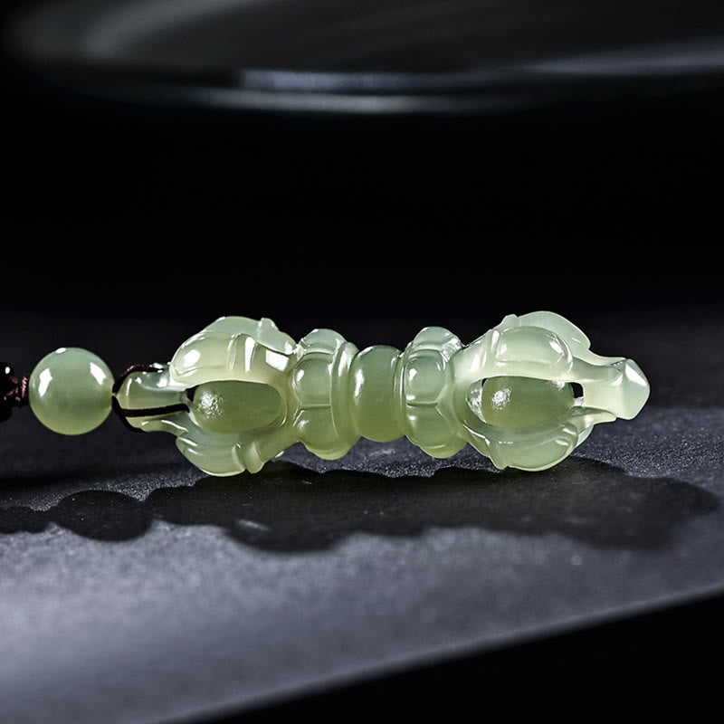Collier pendentif tibétain en jade cyan Hetian naturel et jade blanc Dorje Vajra gravé