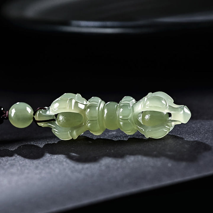 Collier pendentif tibétain en jade cyan Hetian naturel et jade blanc Dorje Vajra gravé
