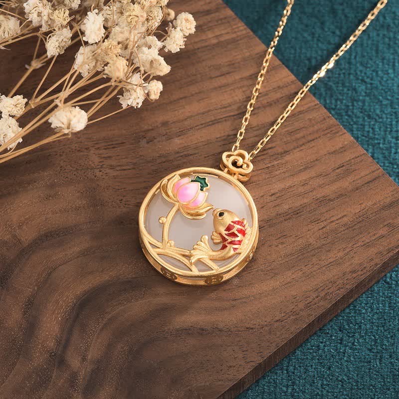 Collier pendentif en jade blanc avec poisson koï et lotus béni - image 3
