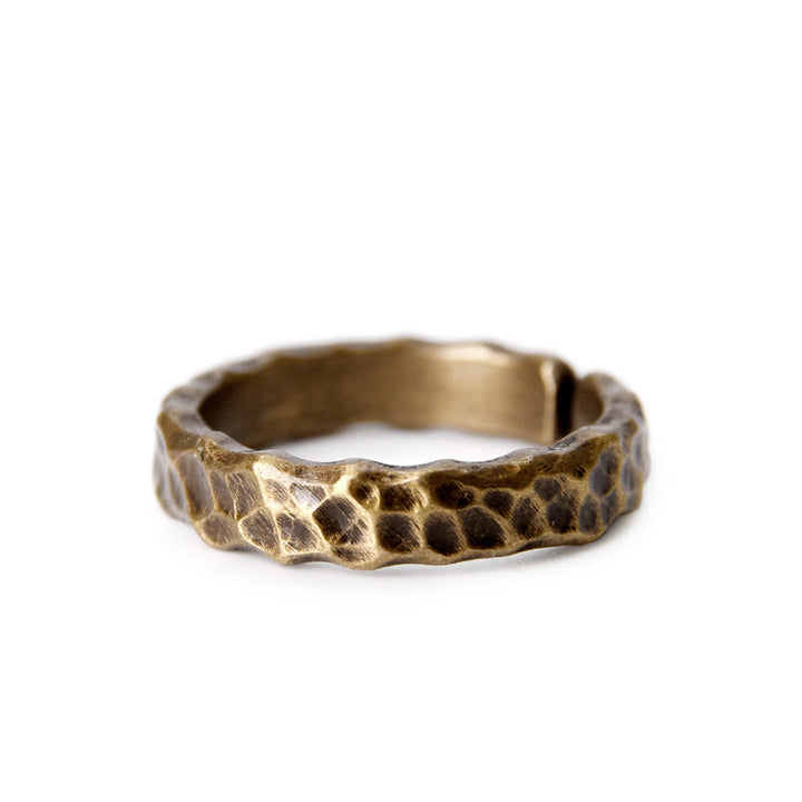 Bague porte-bonheur tibétaine en laiton et cuivre avec motif texturé bosselé