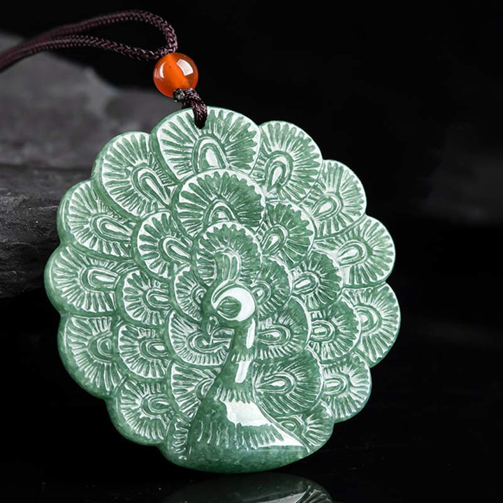 Collier pendentif en jade naturel avec paon porte-bonheur et prospérité