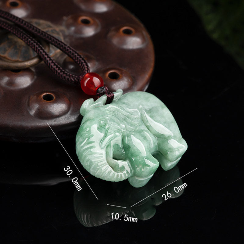 Collier avec pendentif porte-bonheur en jade éléphant