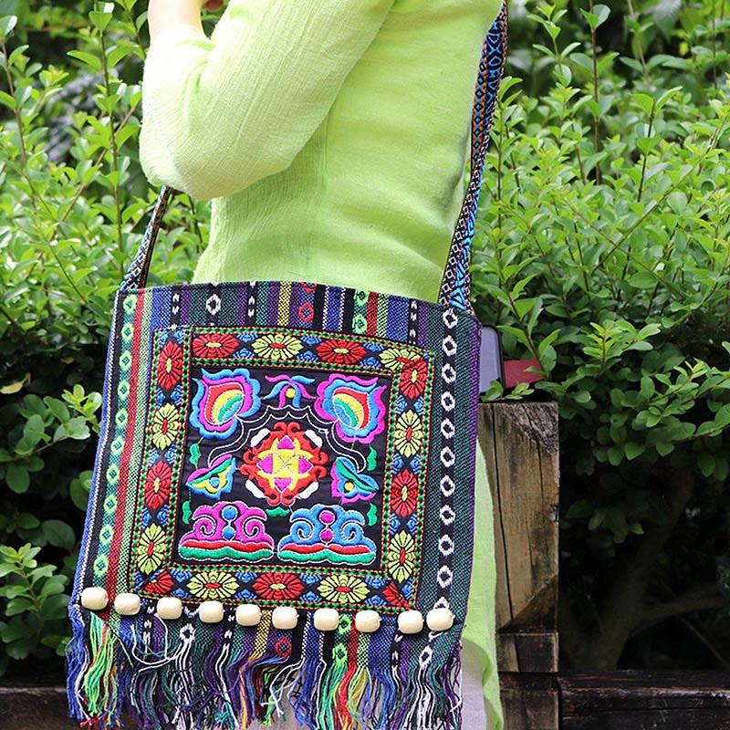 Sac à bandoulière en toile de camélia brodé à la main tibétain