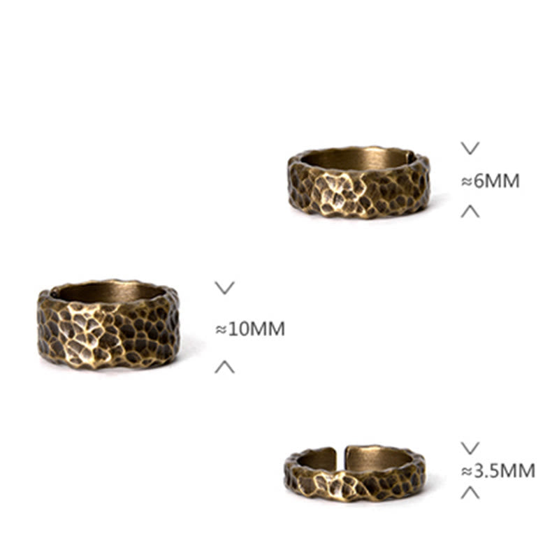 Bague porte-bonheur tibétaine en laiton et cuivre avec motif texturé bosselé