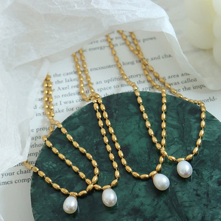 Collier avec pendentif en perles de paix