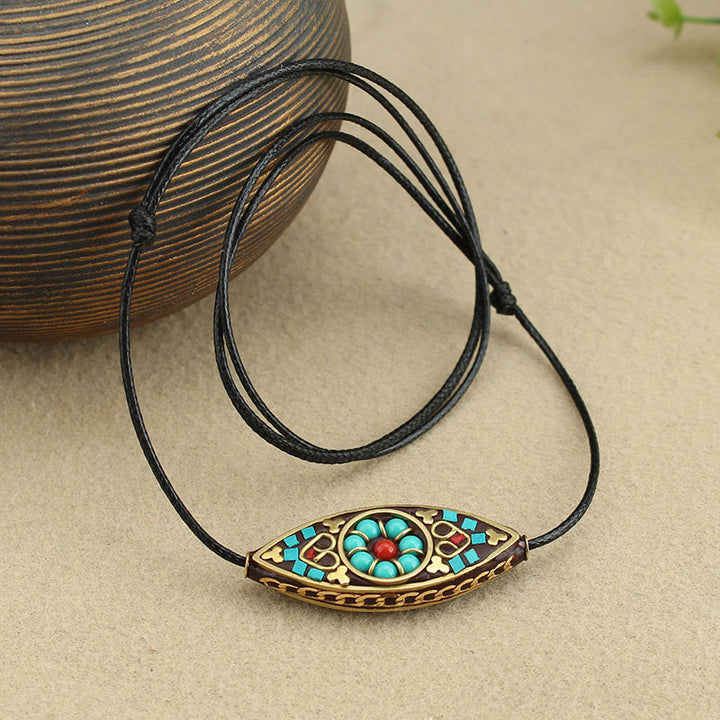 Collier pendentif en perles turquoises du Tibet avec Buddha Stones et motif marquise, protection et force