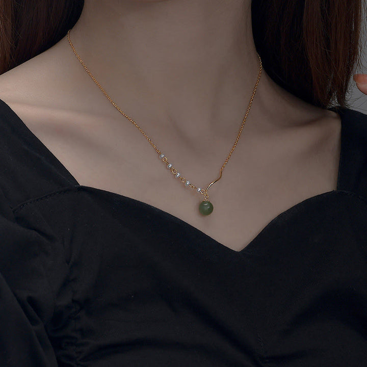 Collier avec pendentif porte-bonheur en perles de jade Hetian naturelles de Bouddha Stones