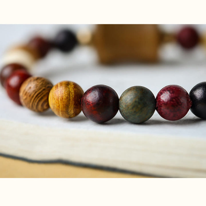 Bracelet de protection Om Mani Padme Hum en bois de santal multicolore du Tibet