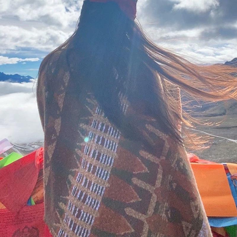 Châle tibétain à motifs géométriques classiques avec Buddha Stones Écharpe de voyage confortable pour l'hiver - image 10