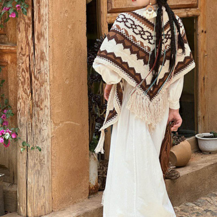 Écharpe de voyage confortable d'hiver à pompons rayés marron et beige en Buddha Stones