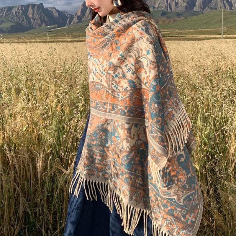 Écharpe de voyage confortable avec pompon et branches de fleurs tibétaines en Buddha Stones - image 4