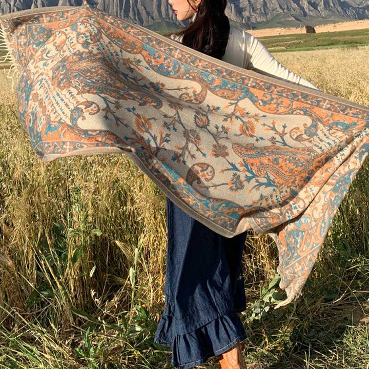 Écharpe de voyage confortable avec pompon et branches de fleurs tibétaines en Buddha Stones - image 2