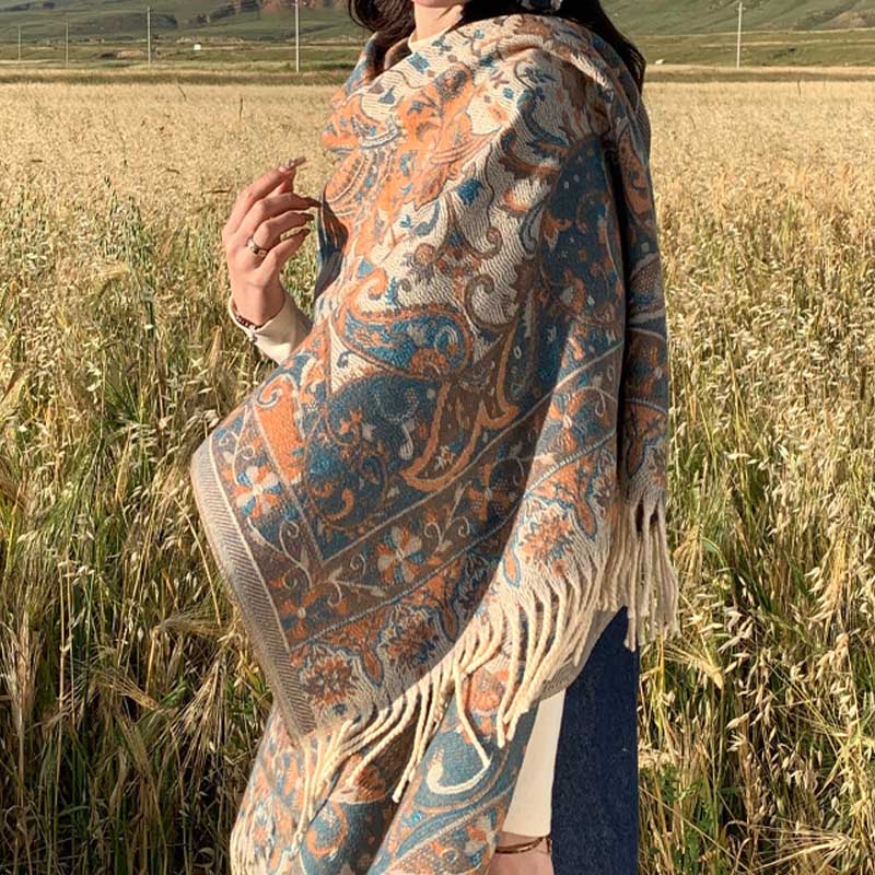 Écharpe de voyage confortable avec pompon et branches de fleurs tibétaines en Buddha Stones - image 8