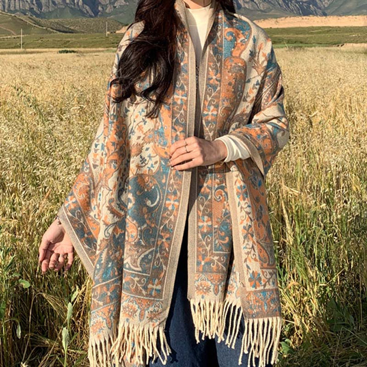 Écharpe de voyage confortable avec pompon et branches de fleurs tibétaines en Buddha Stones - image 3