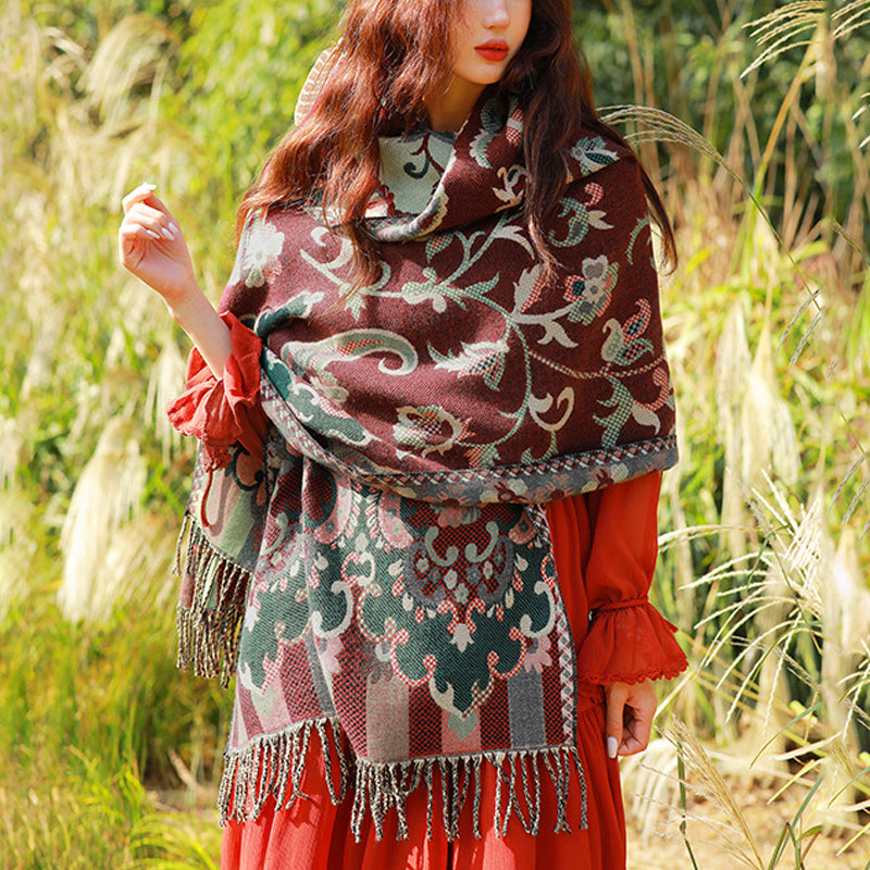 Écharpe de voyage confortable avec pompon et Buddha Stones, fleurs, feuilles, branches - image 1