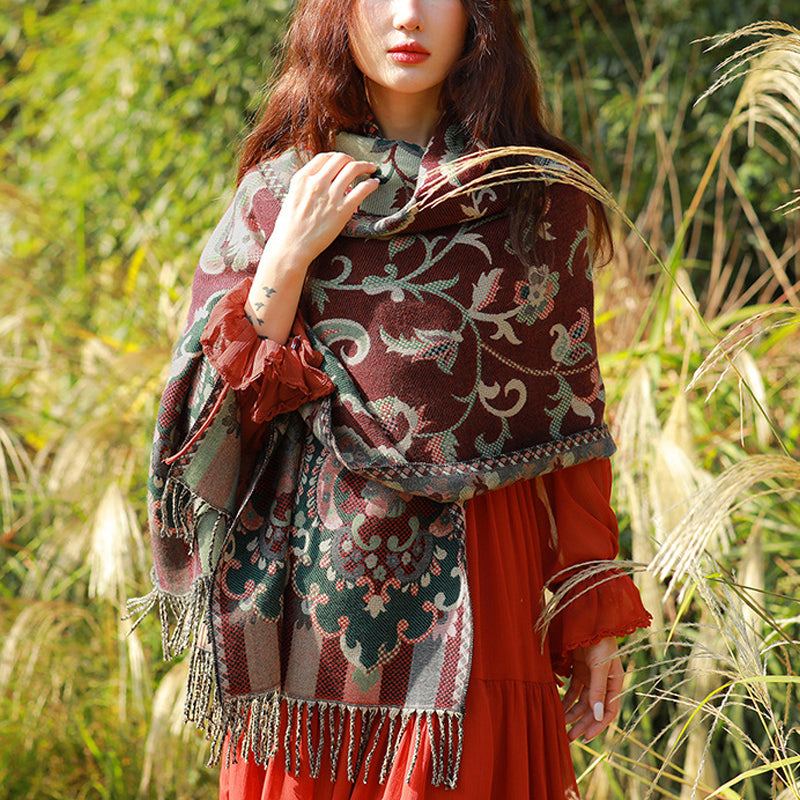 Écharpe de voyage confortable avec pompon et Buddha Stones, fleurs, feuilles, branches - Rouge foncé - image 0