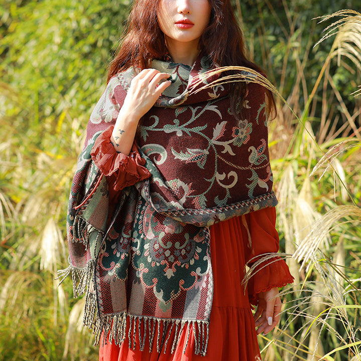 Écharpe de voyage confortable avec pompon et Buddha Stones, fleurs, feuilles, branches - Rouge foncé - image 0
