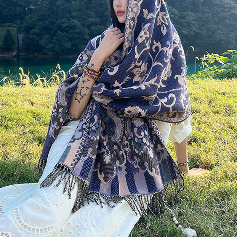 Écharpe de voyage confortable avec pompon et Buddha Stones, fleurs, feuilles, branches - Bleu marine - image 31