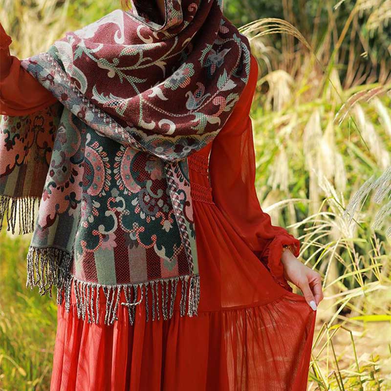 Écharpe de voyage confortable avec pompon et Buddha Stones, fleurs, feuilles, branches - image 6