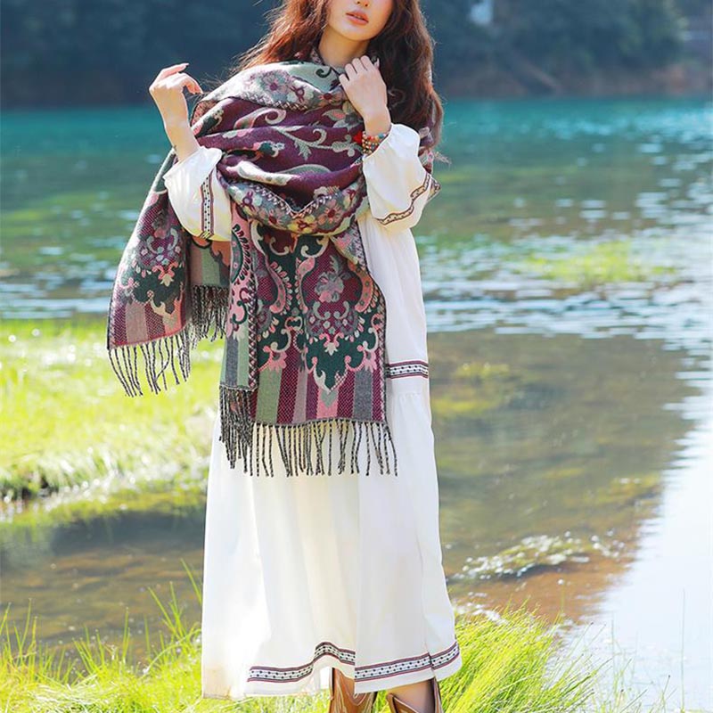 Écharpe de voyage confortable avec pompon et Buddha Stones, fleurs, feuilles, branches - image 17