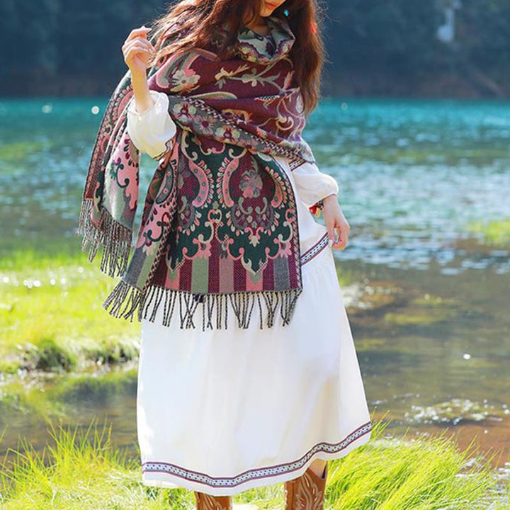Écharpe de voyage confortable avec pompon et Buddha Stones, fleurs, feuilles, branches - image 19