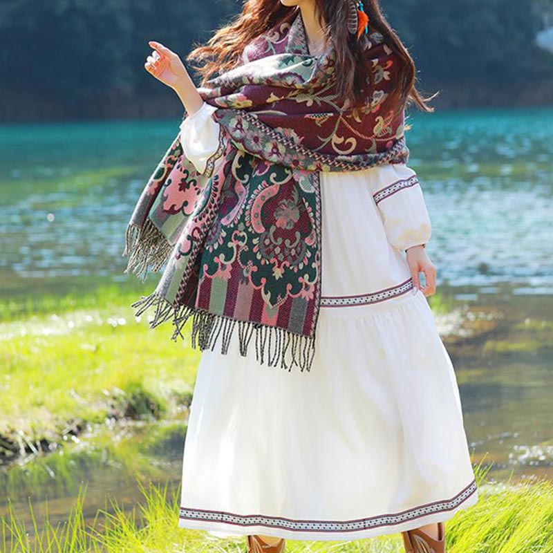 Écharpe de voyage confortable avec pompon et Buddha Stones, fleurs, feuilles, branches - image 20