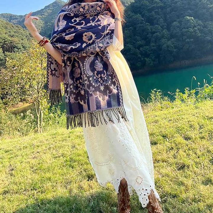 Écharpe de voyage confortable avec pompon et Buddha Stones, fleurs, feuilles, branches - image 34