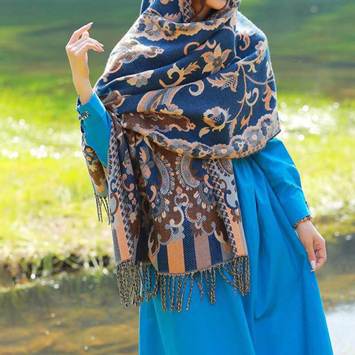 Écharpe de voyage confortable avec pompon et Buddha Stones, fleurs, feuilles, branches - image 37