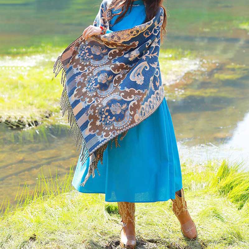 Écharpe de voyage confortable avec pompon et Buddha Stones, fleurs, feuilles, branches - image 38