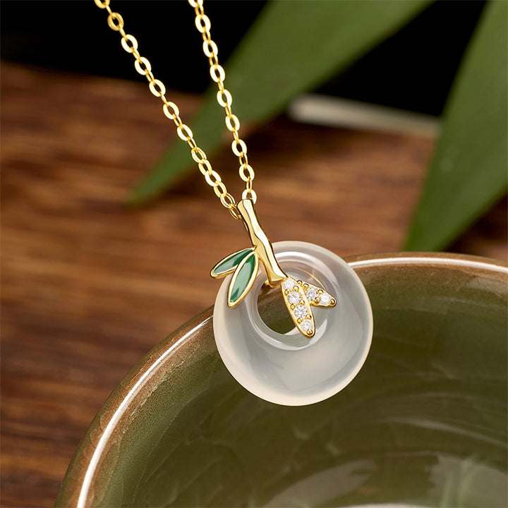 Buddha Stones pendentif positif en argent sterling 925 avec boucle de paix et feuille de bambou en calcédoine naturelle