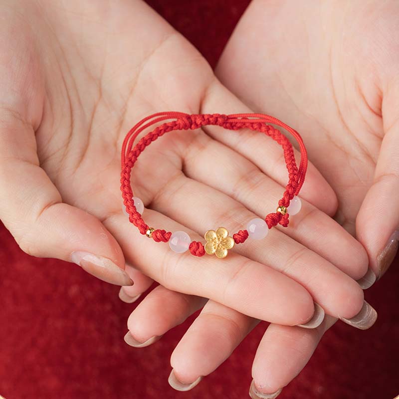 Bracelet en corde rouge porte-bonheur en argent sterling 925 fait main avec perles de calcédoine Sakura et fleur de pêcher et cerisier de Buddha Stones