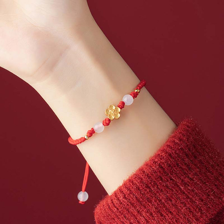 Bracelet en corde rouge porte-bonheur en argent sterling 925 fait main avec perles de calcédoine Sakura et fleur de pêcher et cerisier de Buddha Stones