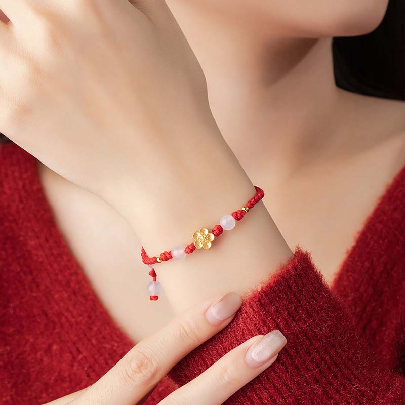 Bracelet en corde rouge porte-bonheur en argent sterling 925 fait main avec perles de calcédoine Sakura et fleur de pêcher et cerisier de Buddha Stones
