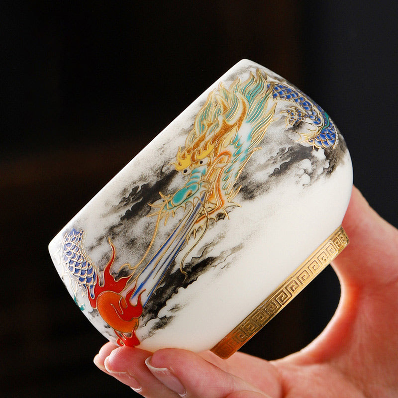 Tasse à thé en céramique blanche en porcelaine avec motif de pierres de Buddha Stones et de dragon jouant avec des perles, tasse à thé Kung Fu 160 ml