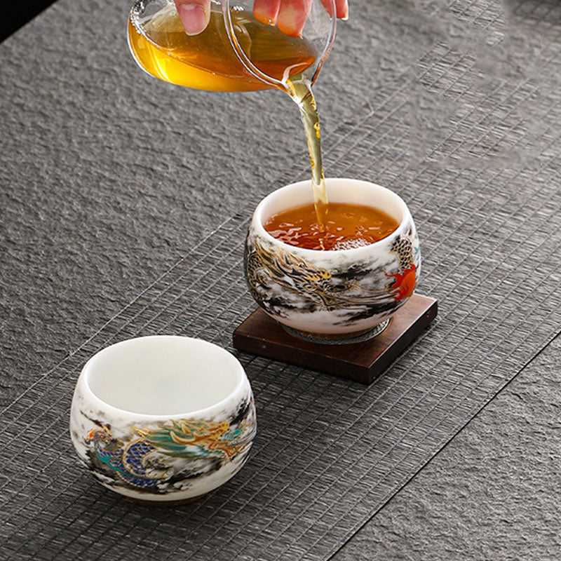 Tasse à thé en céramique blanche en porcelaine avec motif de pierres de Buddha Stones et de dragon jouant avec des perles, tasse à thé Kung Fu 160 ml