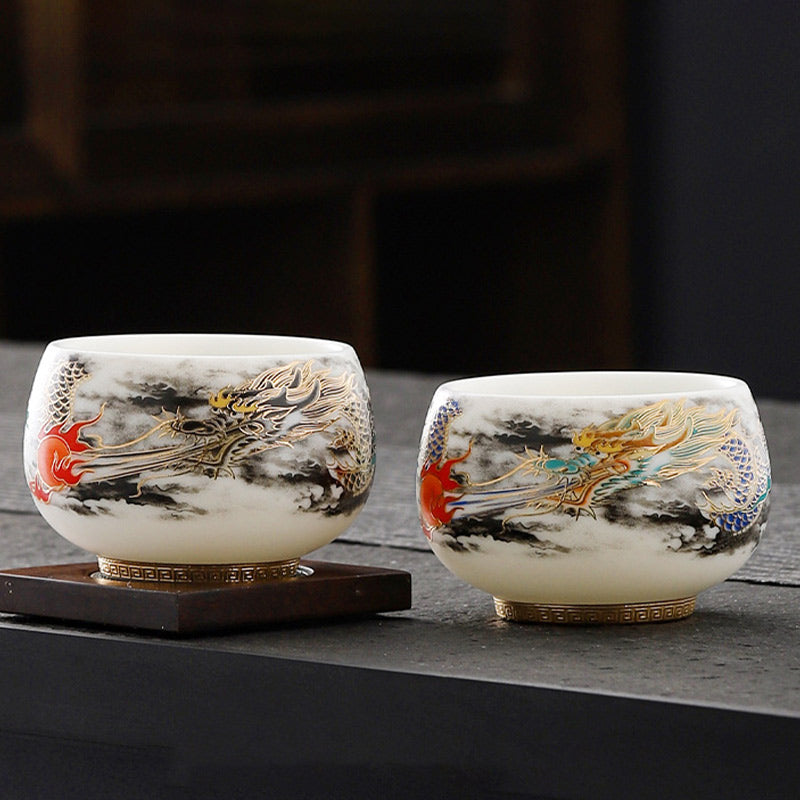 Tasse à thé en céramique blanche en porcelaine avec motif de pierres de Buddha Stones et de dragon jouant avec des perles, tasse à thé Kung Fu 160 ml