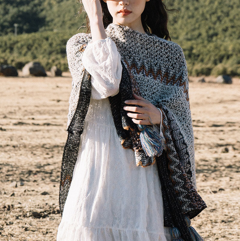 Châle tibétain en Buddha Stones, écharpe de voyage confortable en tricot à rayures grises et brunes - image 1