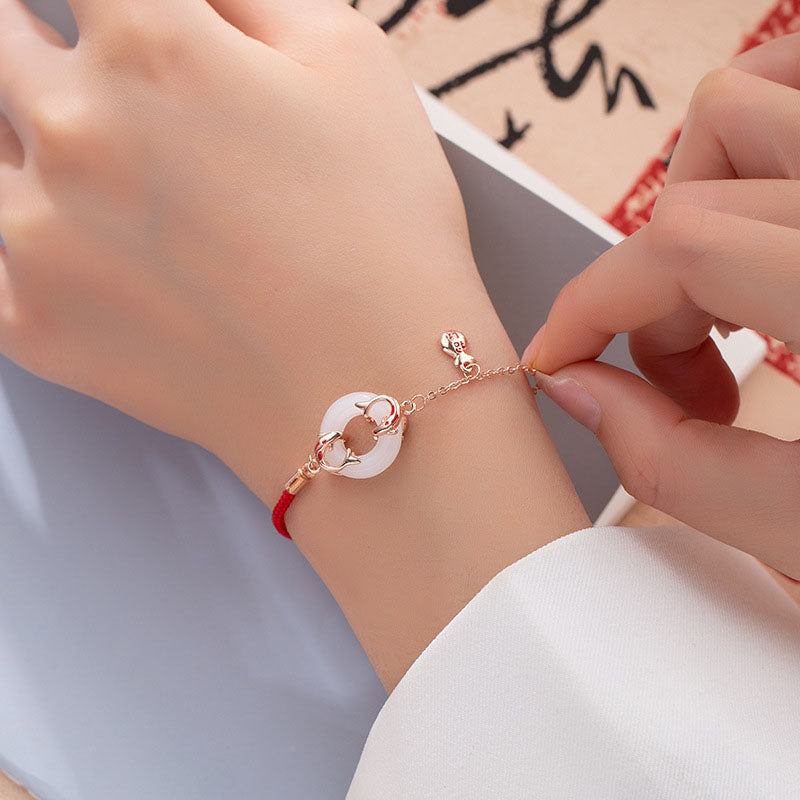 Bracelet porte-bonheur en jade blanc avec double poisson koï et pierres de Buddha Stones