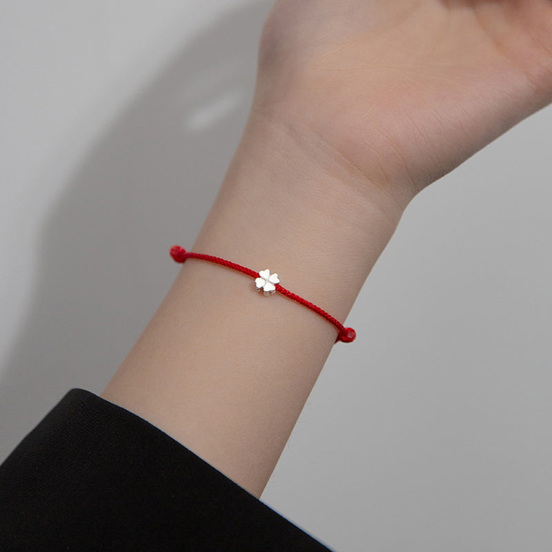Bracelet en corde rouge avec trèfle à quatre feuilles en argent sterling 925 de Buddha Stones