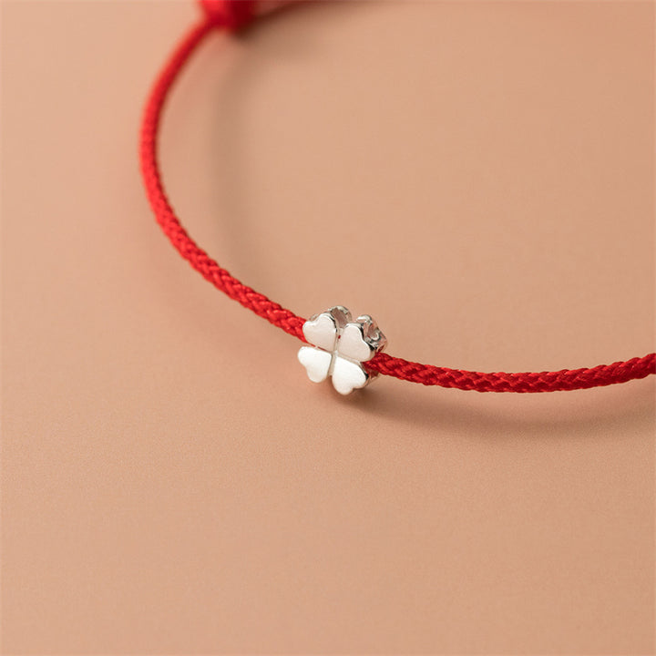 Bracelet en corde rouge avec trèfle à quatre feuilles en argent sterling 925 de Buddha Stones