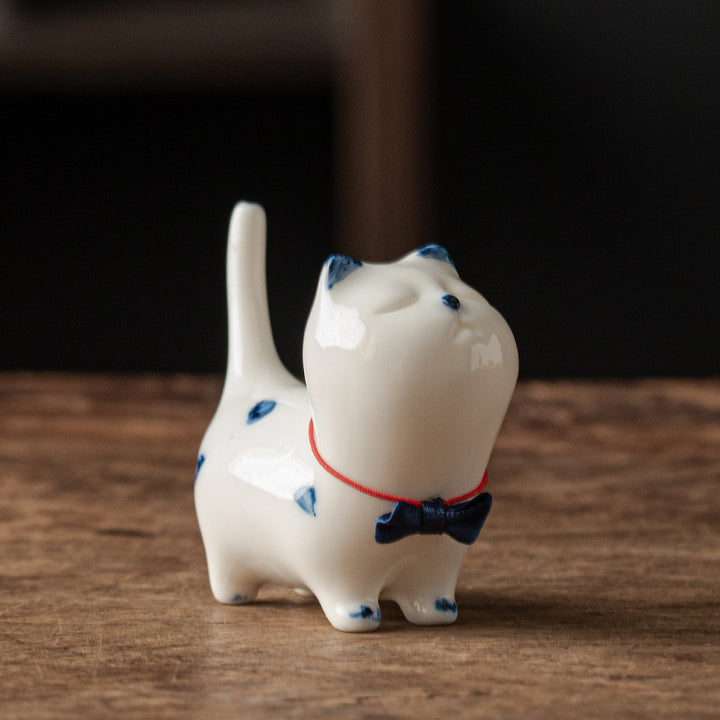 Figurine de Buddha Stones porte-bonheur en céramique en forme de chat blanc porte-bonheur en forme de chaton - Chaton blanc (style nœud bleu) 8,9 cm x 3,7 cm x 7,6 cm - image 16