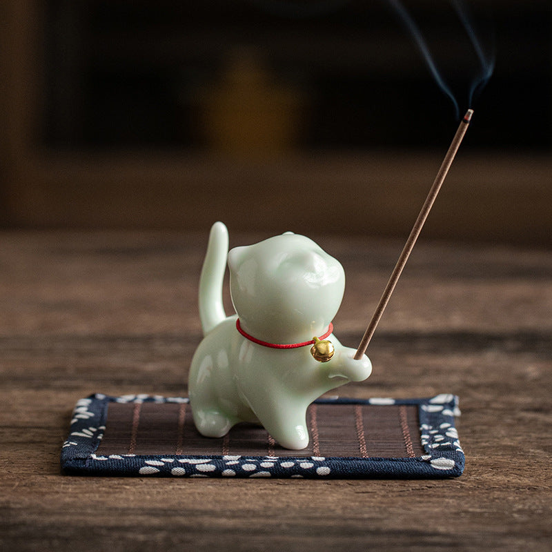 Figurine de chat porte-bonheur en céramique en forme de Buddha Stones avec tapis en bambou - Chaton vert 6,2 cm x 3,2 cm x 5,6 cm - image 11
