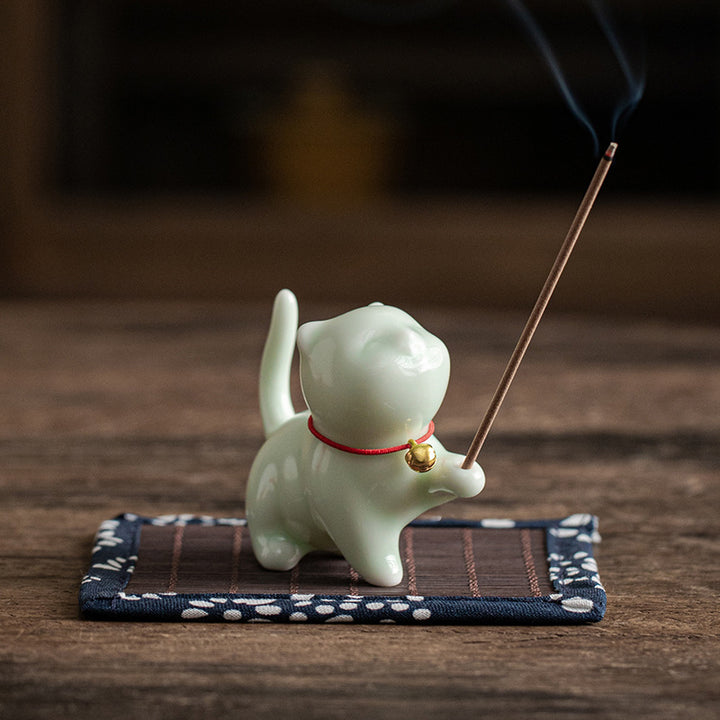 Figurine de chat porte-bonheur en céramique en forme de Buddha Stones avec tapis en bambou - Chaton vert 6,2 cm x 3,2 cm x 5,6 cm - image 12