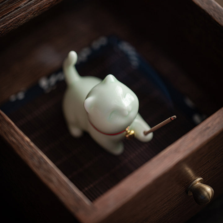 Figurine de chat porte-bonheur en céramique en forme de Buddha Stones avec tapis en bambou - image 13