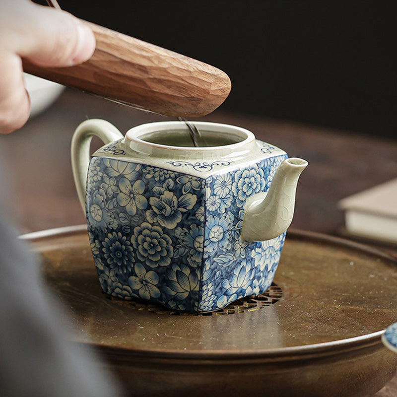 Théière en céramique de style chinois Gongfu en porcelaine bleue et blanche avec Buddha Stones