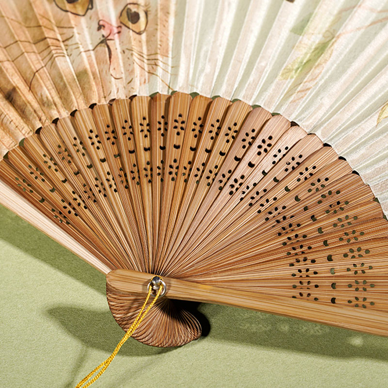 Éventail pliable en bambou et soie avec motif de chat et papillon mignon et Buddha Stones , 21 cm